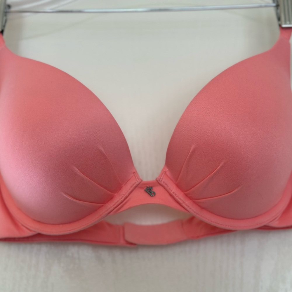 Victoria's Secret Fabulous Pink Plunge Bra 32DD